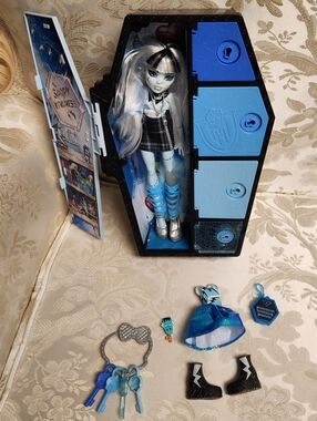 Monster High Skulltimate Secrets Fearidescent Frankie Stein Doll *read DECSCRIPT